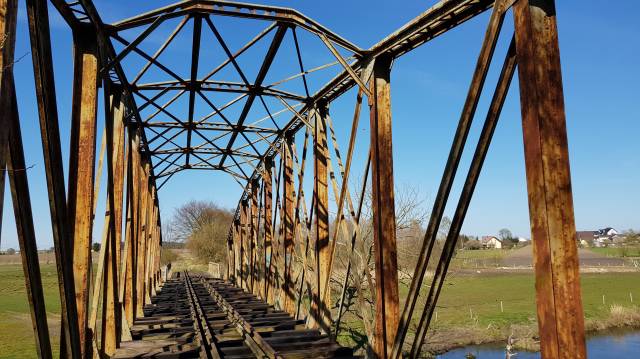 Zabytkowy most wąskotorowy