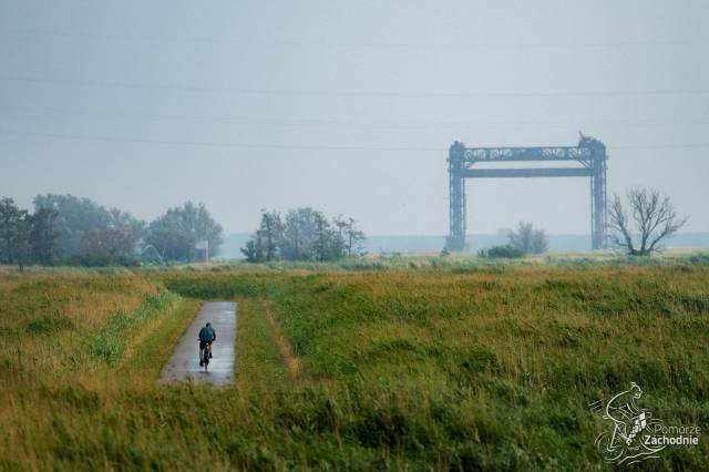 Podnoszony most kolejowy Karnin