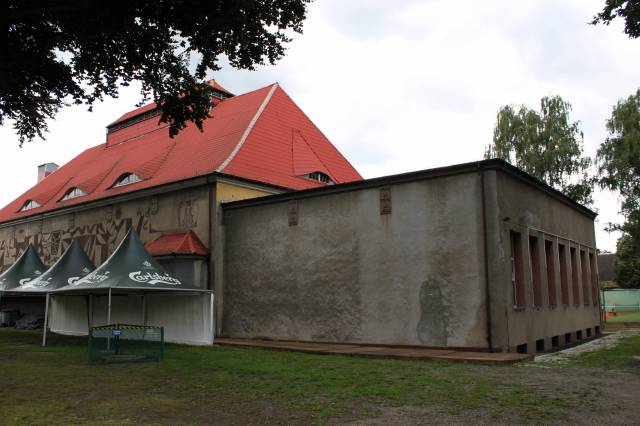 Das städtische Schwimmbad 