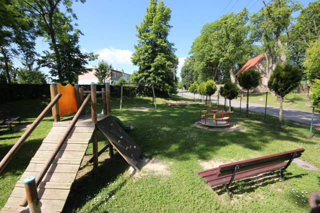 Plac zabaw w Barnisławiu