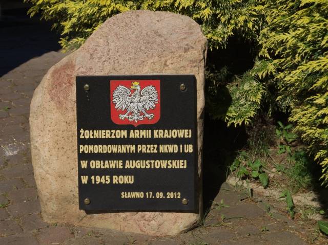 Głaz pamiątkowy poświęcony żołnierzom Armii Krajowej