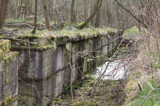 Ruiny dawnej fabryki benzyny syntetycznej
