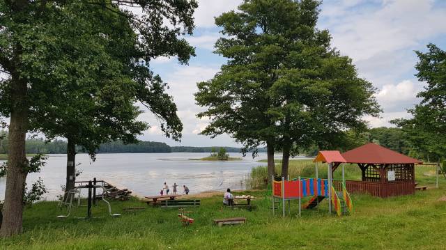 Ein kleiner Strand am Ciemino-See