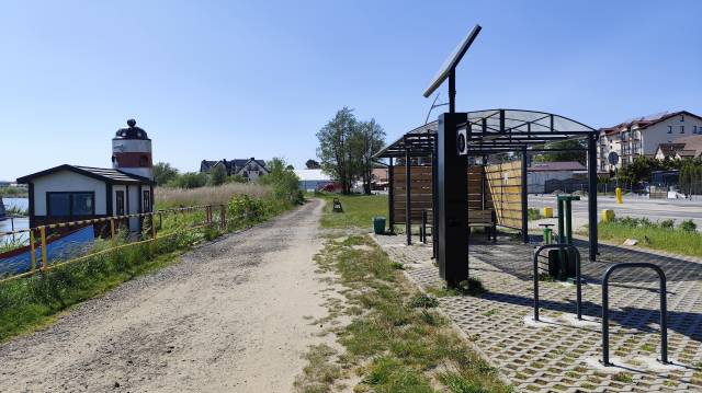 Rastplatz, USB-Ladegerät und Selbstbedienungs-Fahrradreparaturstation