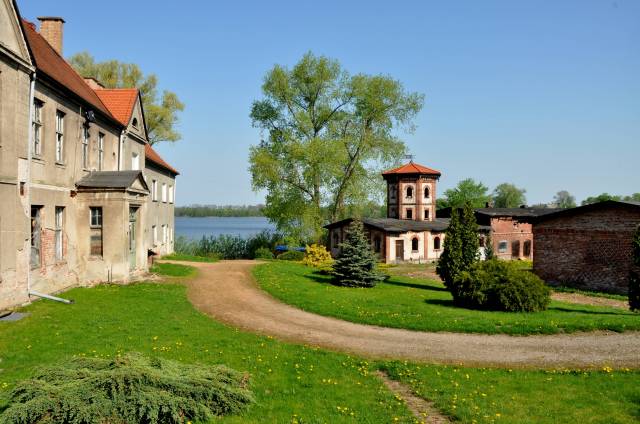 Przypałacowy dziedziniec gospodarczy