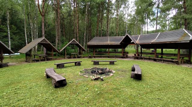 Waldschule unter den Eichen
