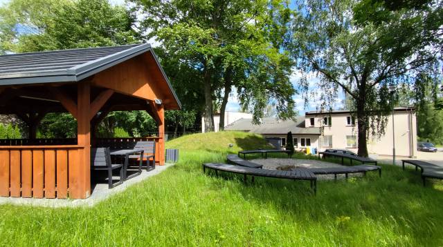 Rastplatz am Gemeindezentrum und an der Bibliothek in Swieszyno