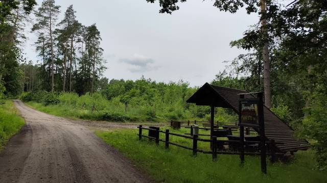 Rastplatz auf dem Weg nach Buk