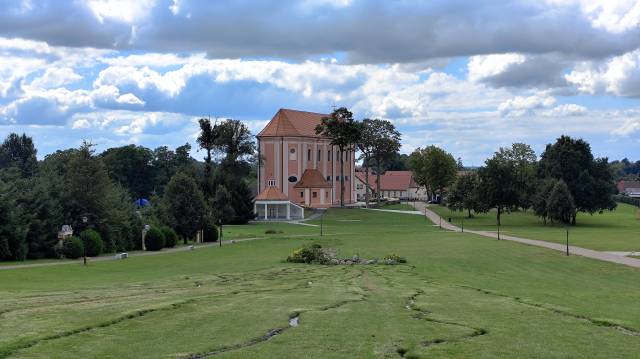 Diecezjalne Sanktuarium Matki Bożej Bolesnej w Skrzatuszu