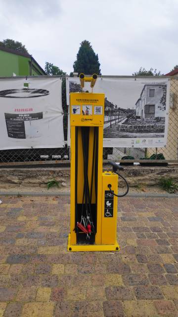 Samoobsługowa stacja naprawy rowerów