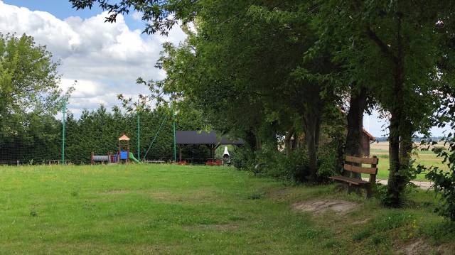 Teren rekreacyjny przy świetlicy w Przybkowie