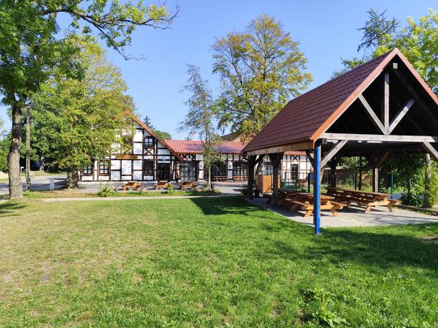 Rastplatz am Gemeindezentrum in Łącko