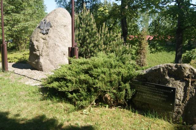 Głaz pamiątkowy poświęcony ofiarom II wojny światowej
