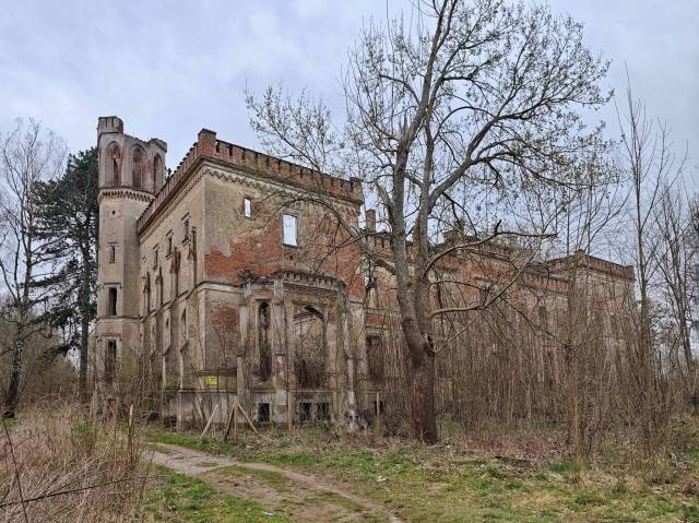 Ruiny pałacu w Otoku