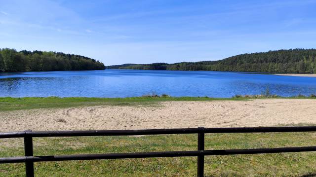 Strand und Badebereich am Komorensee