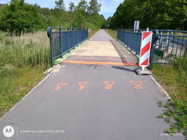 Achtung: Störung an der Fußgängerbrücke.