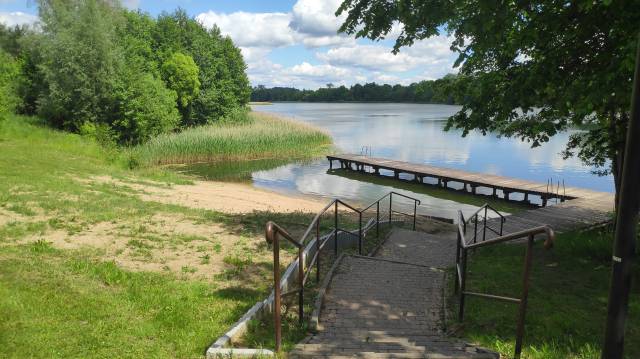 Plaża wiejska nad jeziorem Wapnickim