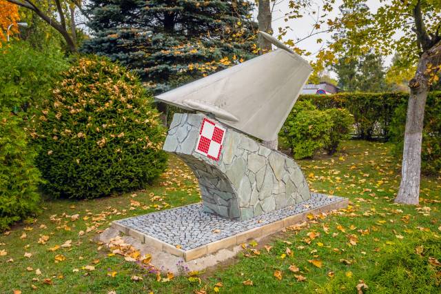 Rzeźba symbolizująca Polskie Lotnictwo