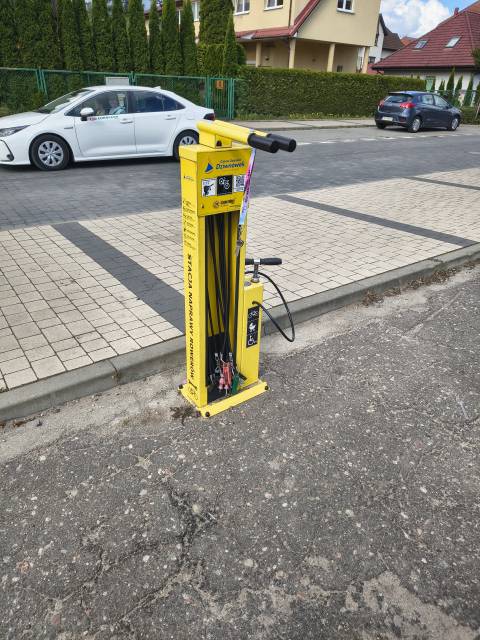 Samoobsługowa stacja naprawy rowerów