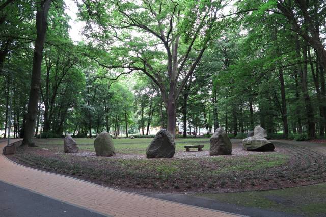 Półokrąg kamienny "Megalit"