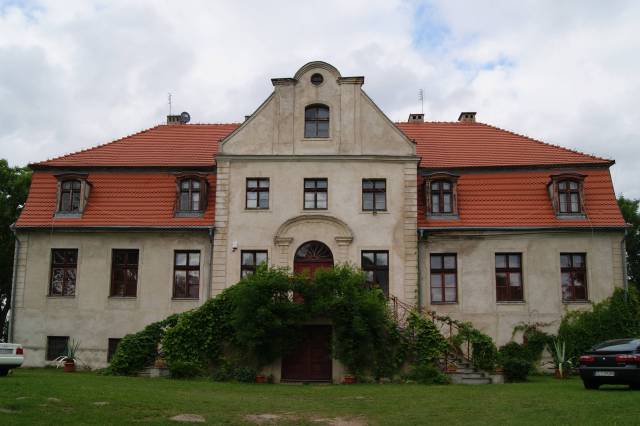 Dwór z XVIII w. w Strzmielach, gm. Radowo Małe