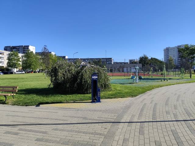 Samoobsługowa stacja naprawy rowerów i poidełko