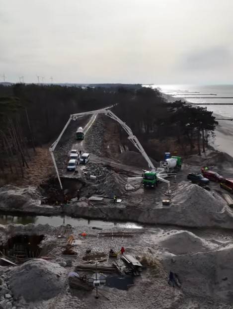 Behinderungen aufgrund des Baus einer Fußgänger- und Fahrradbrücke über den Kanal des Kopań-Sees