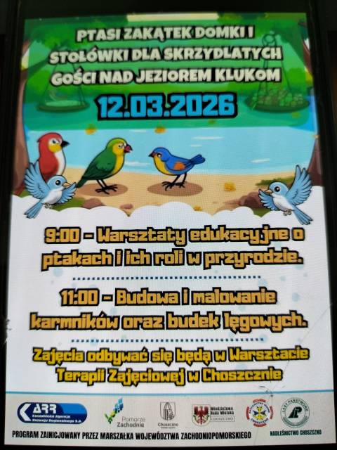 Пташиний куточок - будиночки та годівниці для крилатих гостей біля озера Клуком.