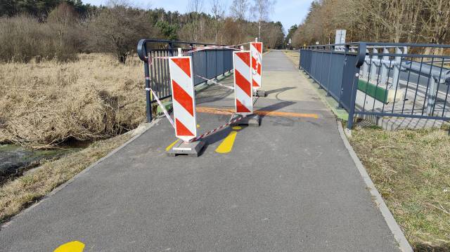 Caution: a fault near the footbridge.