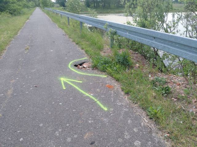Пошкоджене покриття велосипедної доріжки