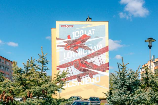 Wandbild eines Flugzeugs anlässlich des 100-jährigen Jubiläums der polnischen Luftfahrt