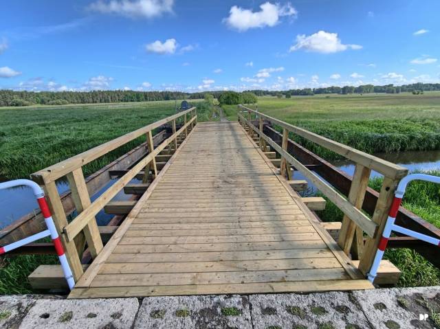 Damaged bridge over the Ina River, between Sławęcin and Nosowo