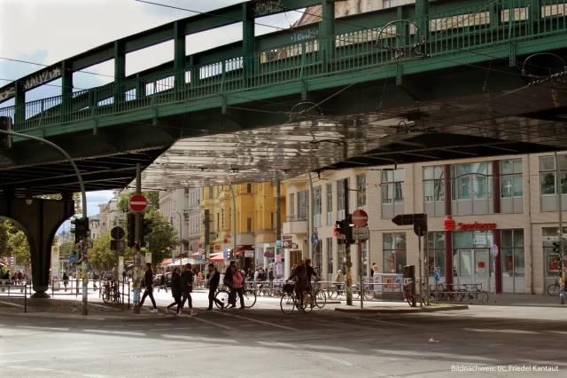 Elevated railway structure Schönhauser Allee
