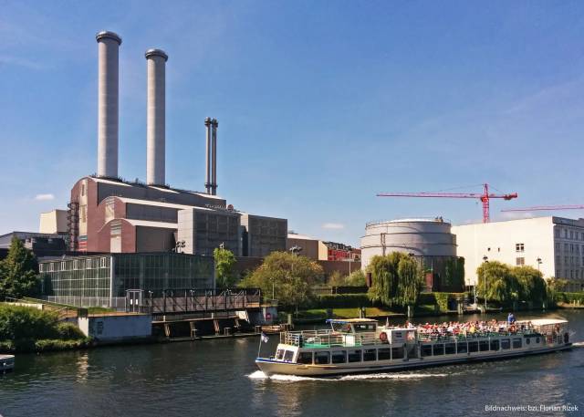Berlin Mitte Power Plant (1964) Kraftwerk Berlin (2010)