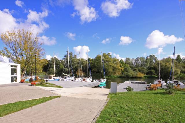 Städtische Bootsanlegestelle in Police