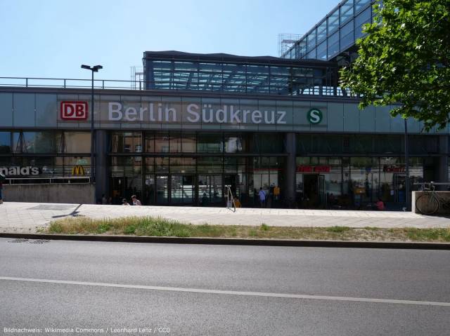 Bahnhof Papestraße (1901) Bahnhof Südkreuz (2005)