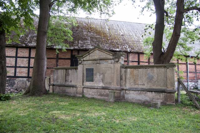 Cmentarz z pomnikiem poświęconym Adelaide von Kahle