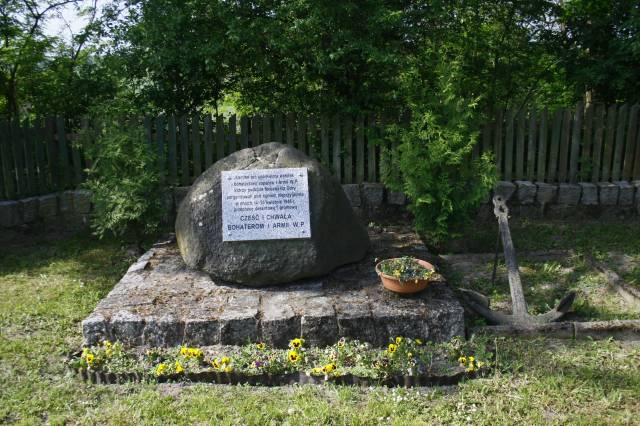 Głaz upamiętniający saperów