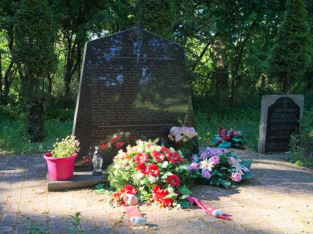 Pomnik upamiętniający zmarłych z ewangelickiej parafii