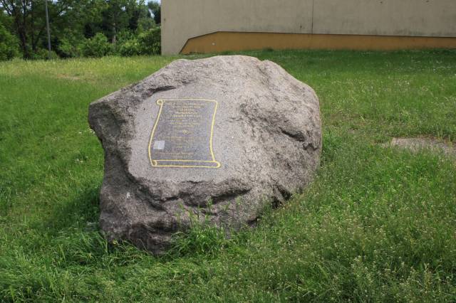 Głaz upamiętniający więźniów ze statku Bremerhaven