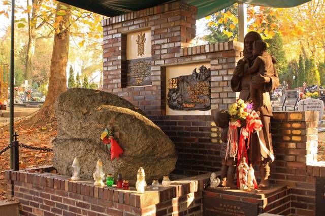 Symboliczna mogiła-pomnik Golgota Wschodu