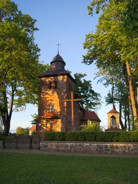 Kościół pw. Podwyższenia Krzyża Świętego z otoczeniem