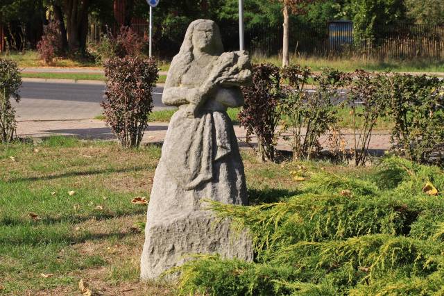 Rzeźby plenerowe Żniwiarki i Pasterza