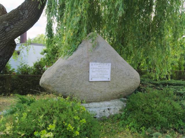 Głaz pamiątkowy poświęcony bohaterom walk o przyłączenie Pomorza Zachodniego do Polski