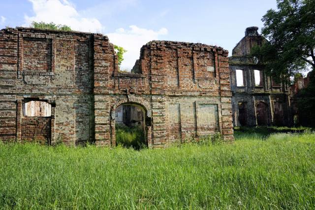 Ruiny zespołu pałacowego