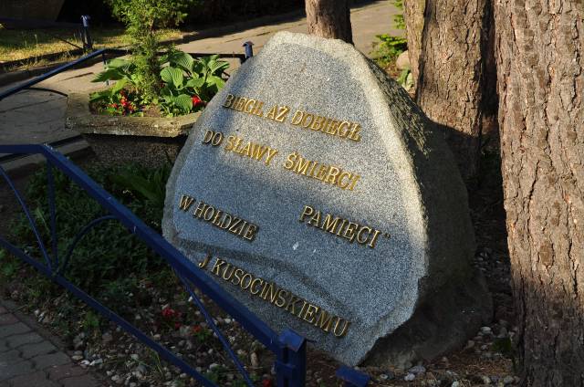 Obelisk poświęcony Januszowi Kusocińskiemu