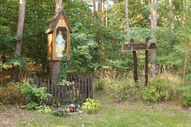 Kapliczka Królowej Puszczy Wkrzańskiej w Trzebieży