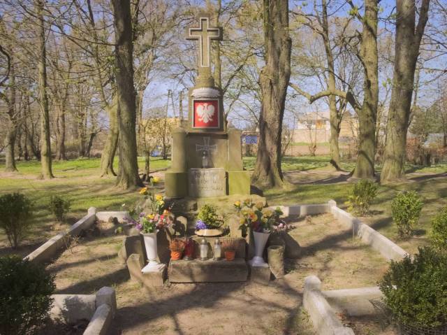 Pomnik "Bohaterom Wału Pomorskiego"