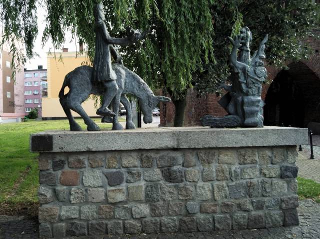 Pomnik "Chrystus przybywa do Sławna"