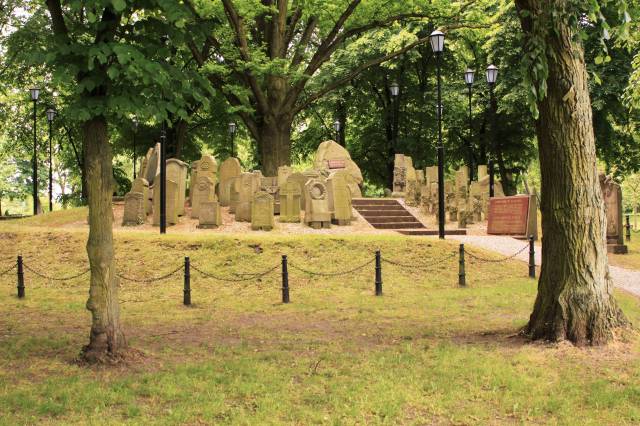 Cmentarz komunalny w Policach